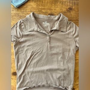 Hollister must-have collection lt. brown cropped and collared button-up